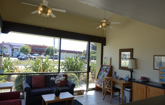 Welcome To The Sand Dollar Inn - Lobby Seating