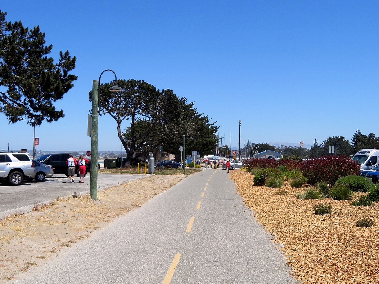 The paved Monterey Bay Coastal Recreation Trail beside the water